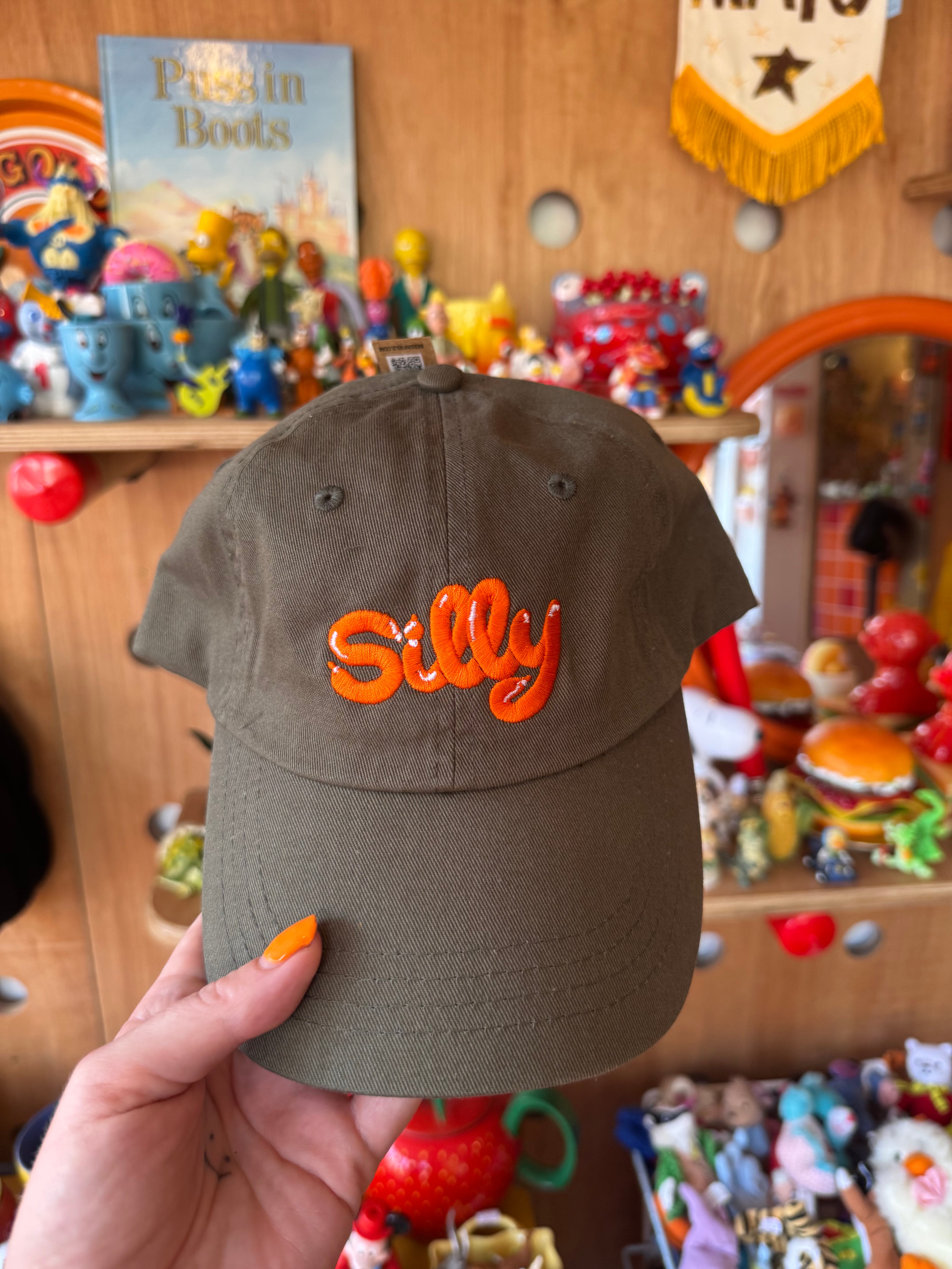 SILLY™ grey green cap